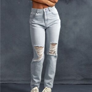 Pretty Little Thing Light Blue Wash Ripped Knee Mom Jeans New with tags Size 8